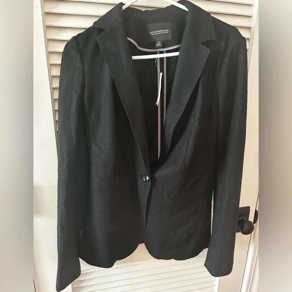 Banana republic, long and lean blazer size 4 tall NWT.